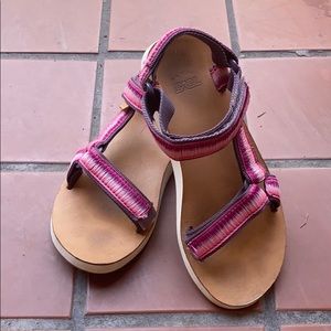 Teva sandals size 6